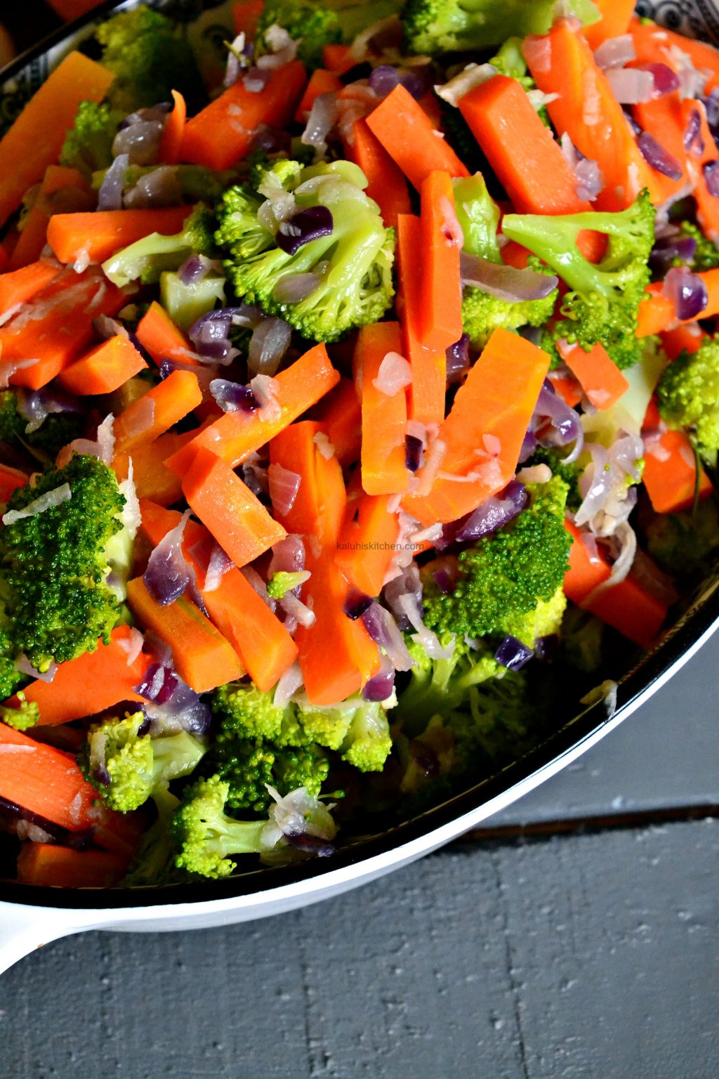 Garlic Broccoli and Carrot Stirfry – Kaluhi's Kitchen